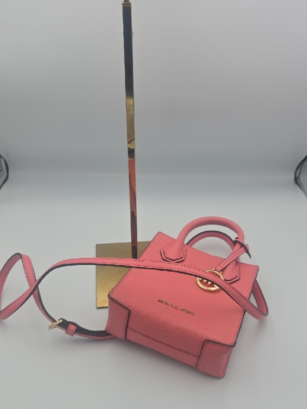 Michael Kors Pink Pebbled Leather Mini Crossbody/Phone Holder W/ Gold (NWOT)💖 - Picture 7 of 9